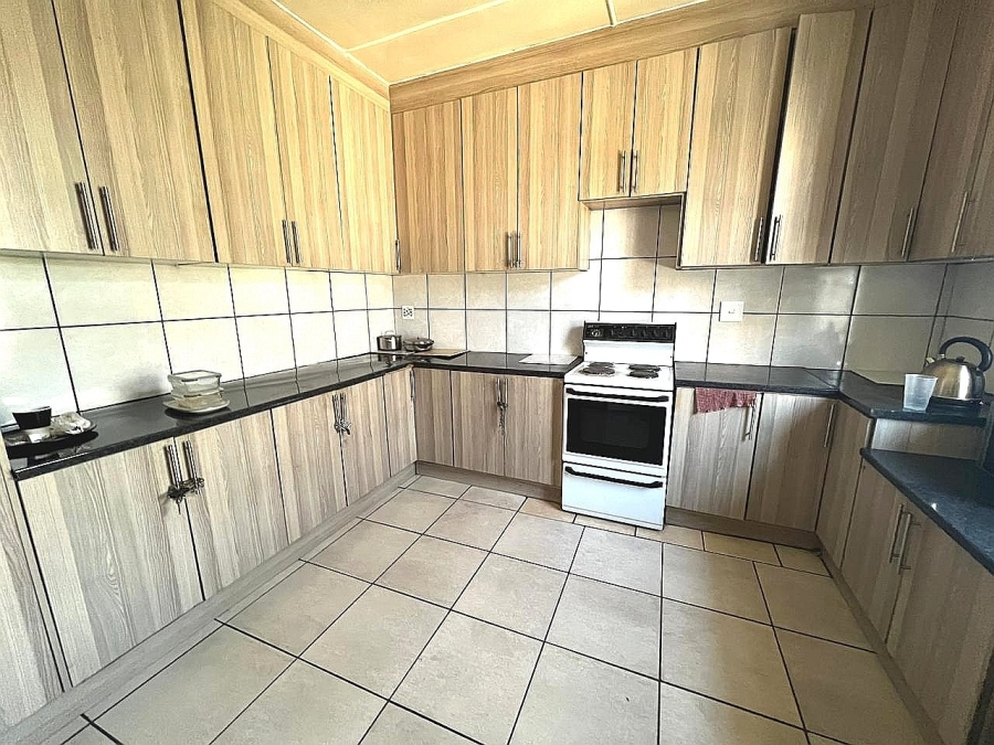 13 Bedroom Property for Sale in Brixton Gauteng