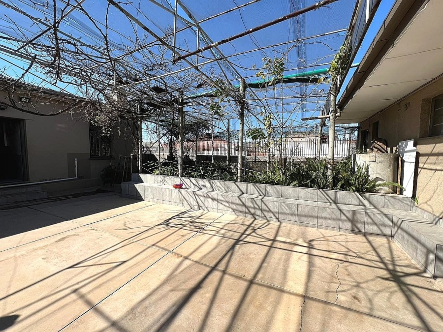 13 Bedroom Property for Sale in Brixton Gauteng