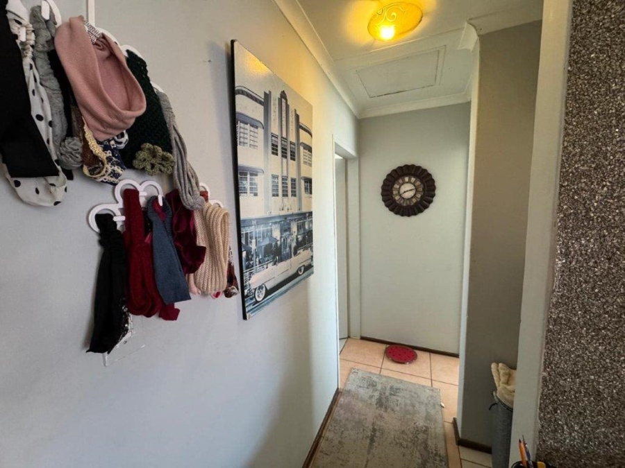 1 Bedroom Property for Sale in Glen Marais Gauteng