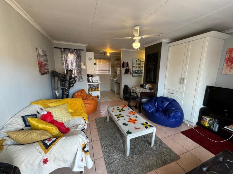 1 Bedroom Property for Sale in Glen Marais Gauteng