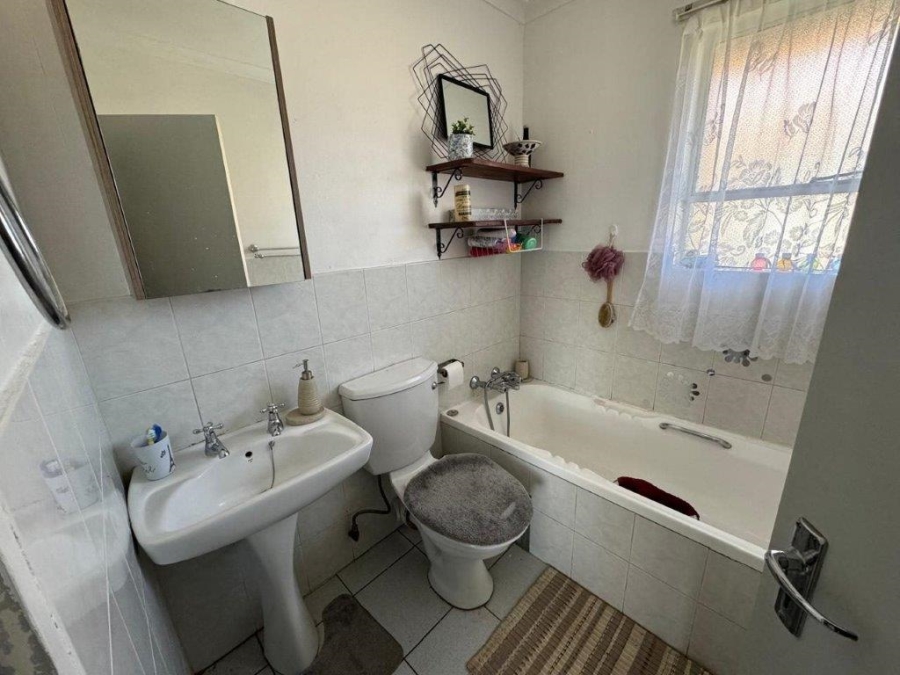 1 Bedroom Property for Sale in Glen Marais Gauteng