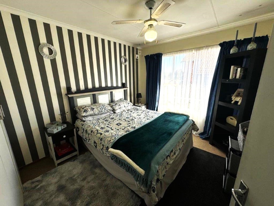 1 Bedroom Property for Sale in Glen Marais Gauteng