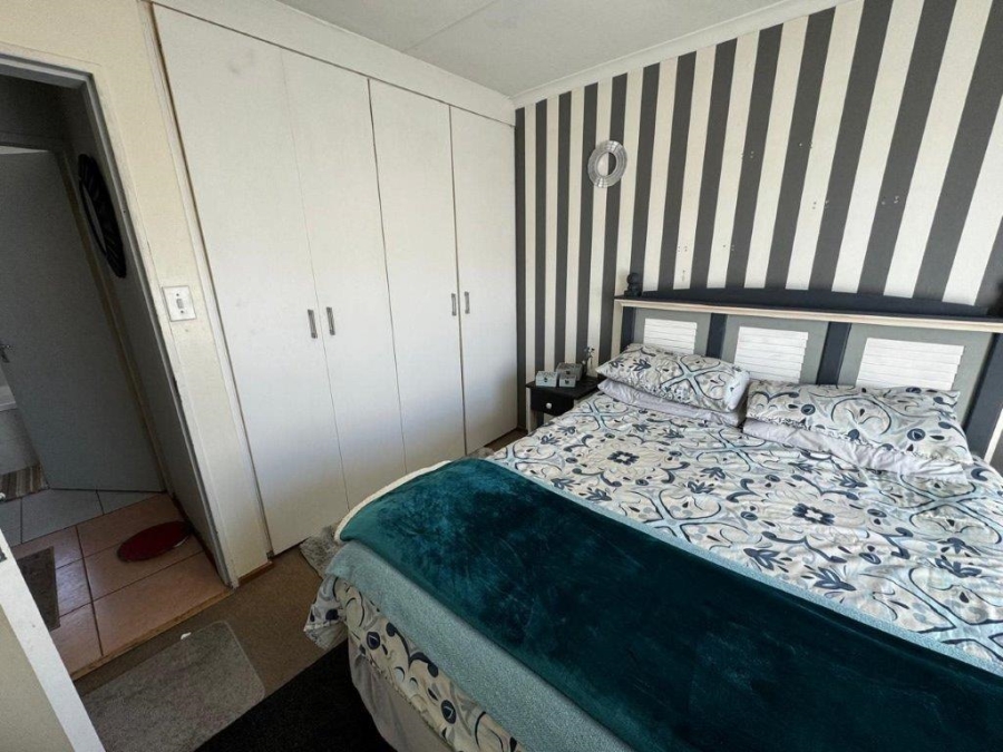 1 Bedroom Property for Sale in Glen Marais Gauteng