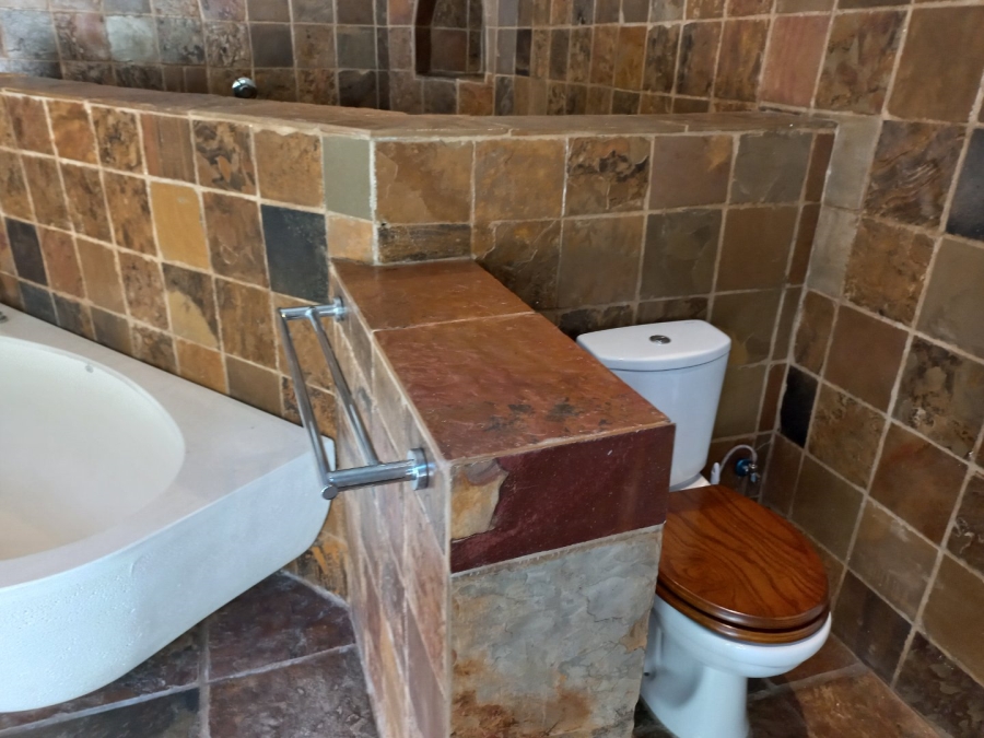 To Let 6 Bedroom Property for Rent in Morningside Manor Gauteng