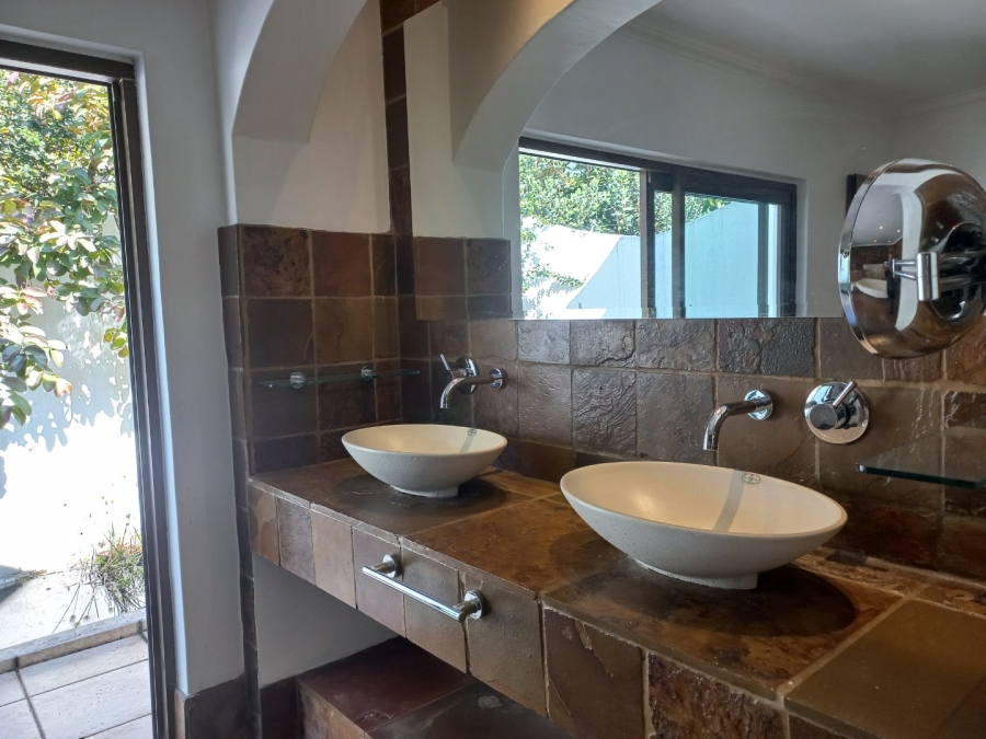To Let 6 Bedroom Property for Rent in Morningside Manor Gauteng
