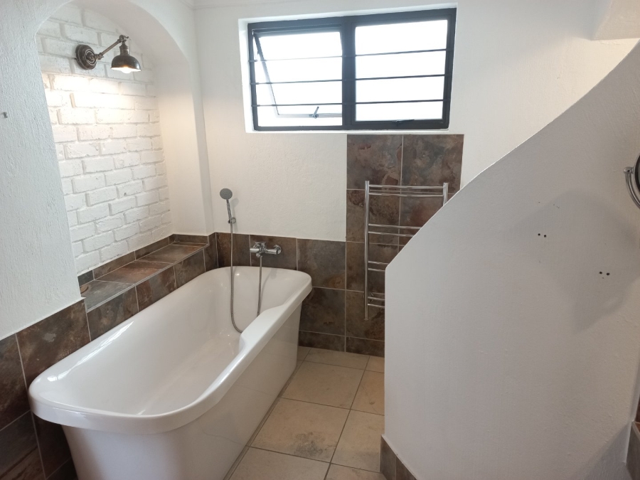 To Let 6 Bedroom Property for Rent in Morningside Manor Gauteng