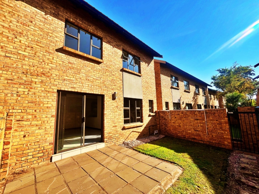 To Let 3 Bedroom Property for Rent in Scarlet Park Gauteng