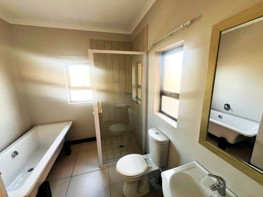 To Let 3 Bedroom Property for Rent in Scarlet Park Gauteng