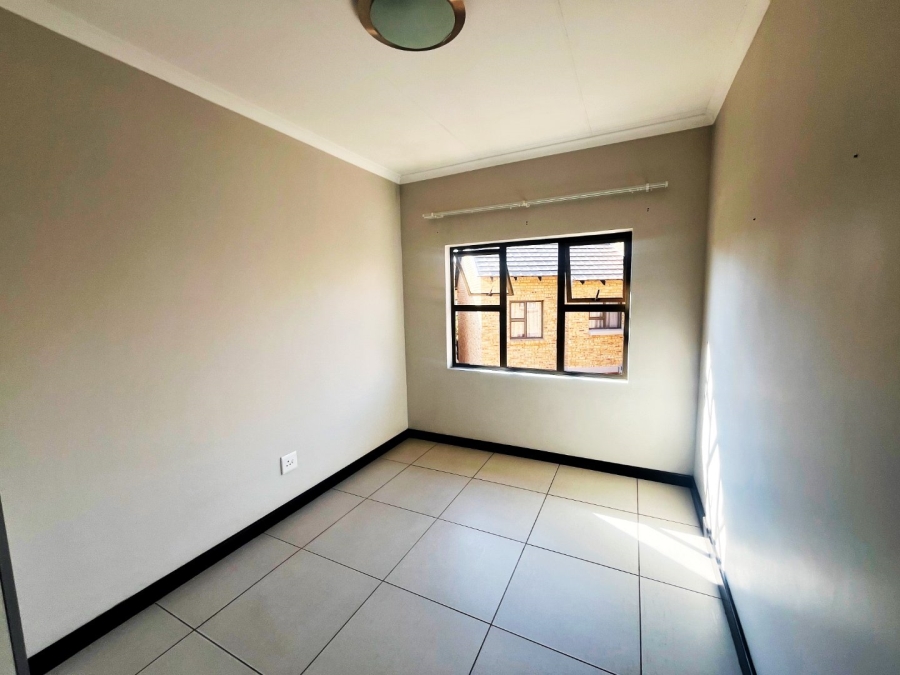 To Let 3 Bedroom Property for Rent in Scarlet Park Gauteng