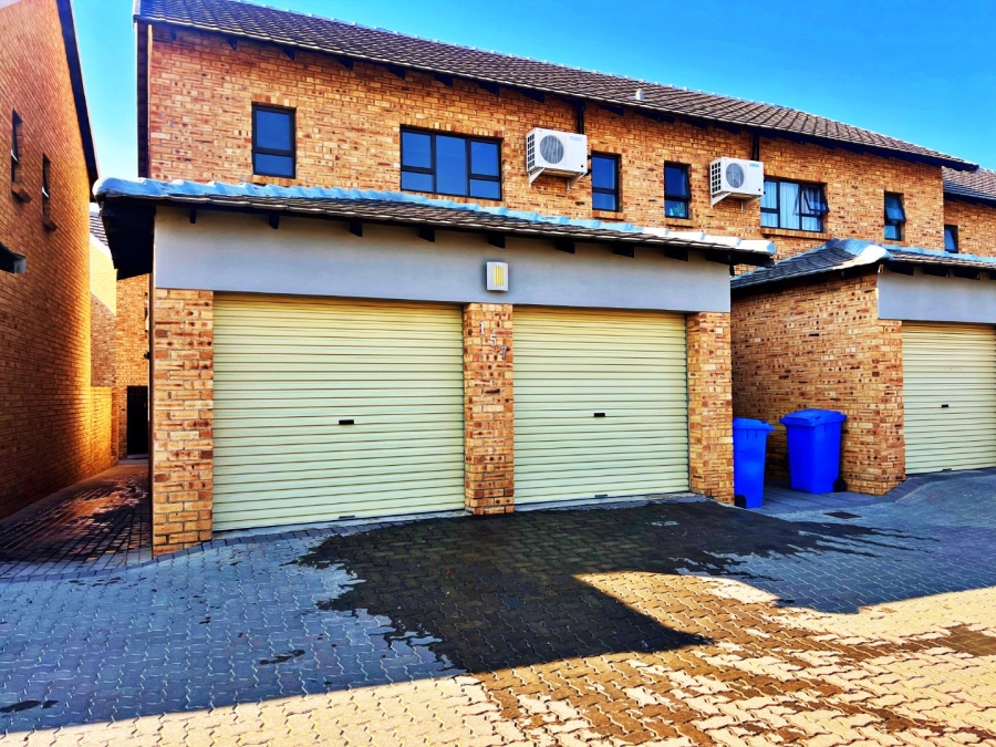 To Let 3 Bedroom Property for Rent in Scarlet Park Gauteng