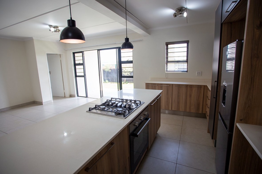 To Let 3 Bedroom Property for Rent in Glen Marais Gauteng