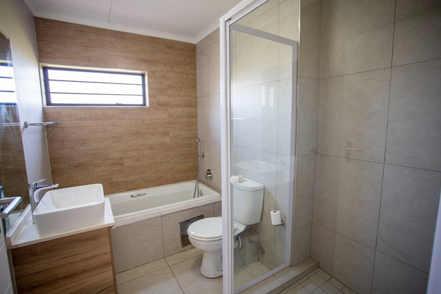 To Let 3 Bedroom Property for Rent in Glen Marais Gauteng
