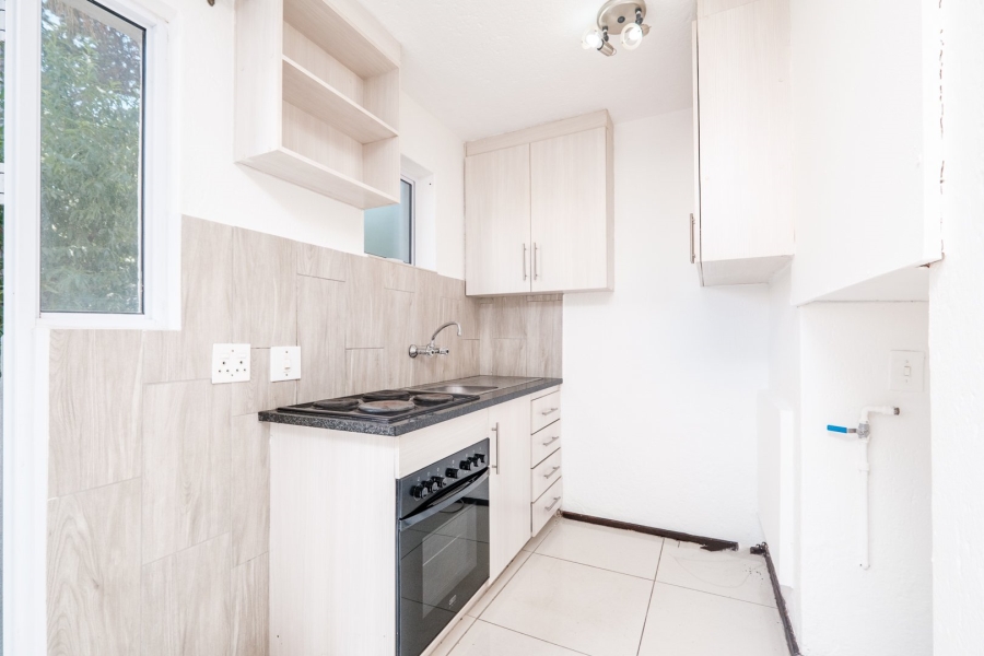 To Let 1 Bedroom Property for Rent in Sandown Gauteng