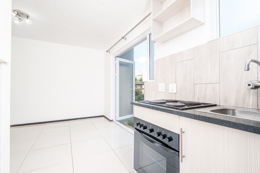To Let 1 Bedroom Property for Rent in Sandown Gauteng