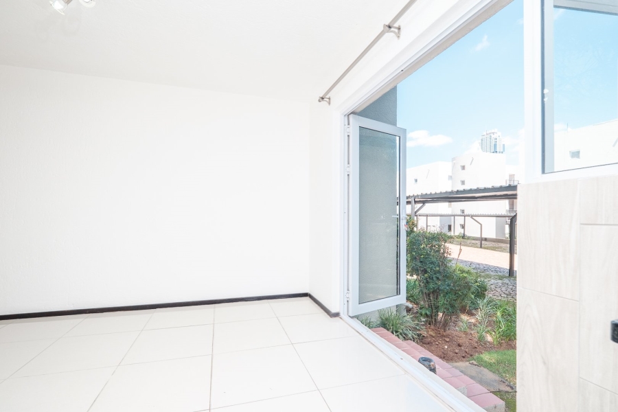 To Let 1 Bedroom Property for Rent in Sandown Gauteng