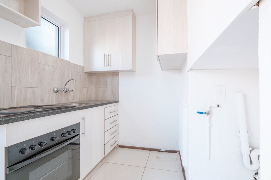 To Let 1 Bedroom Property for Rent in Sandown Gauteng