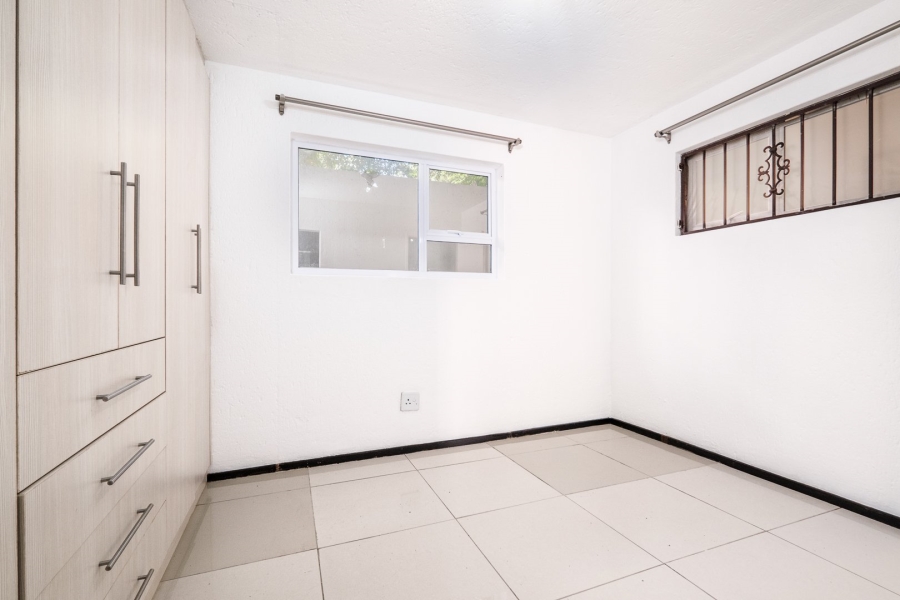 To Let 1 Bedroom Property for Rent in Sandown Gauteng