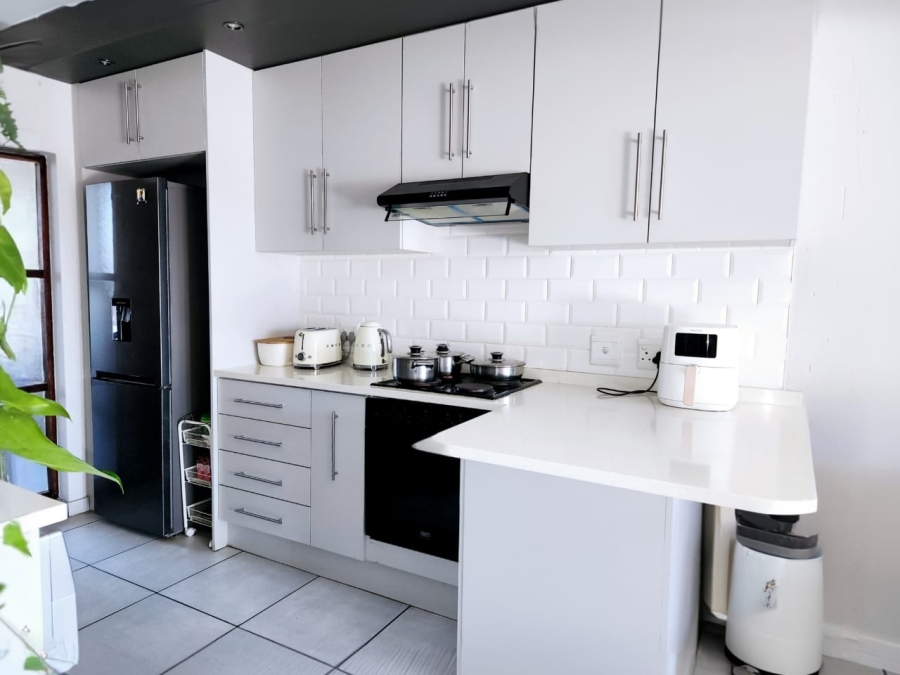 2 Bedroom Property for Sale in Eveleigh Gauteng