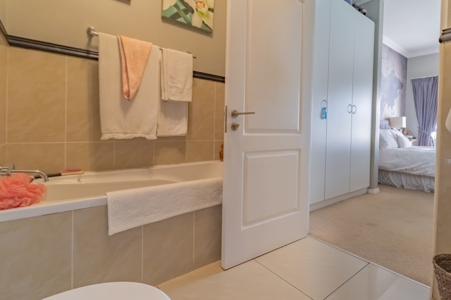 2 Bedroom Property for Sale in Greenstone Hill Gauteng