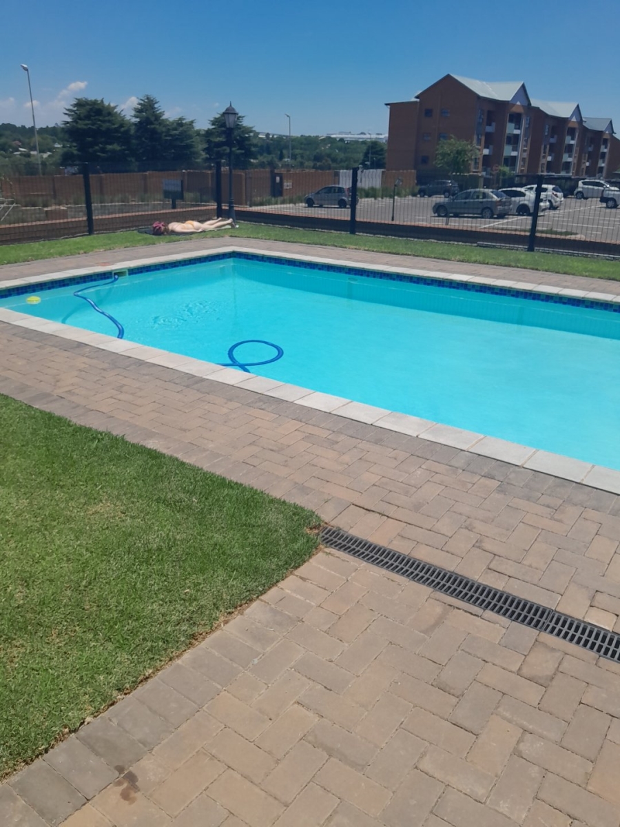 1 Bedroom Property for Sale in Founders Hill Gauteng
