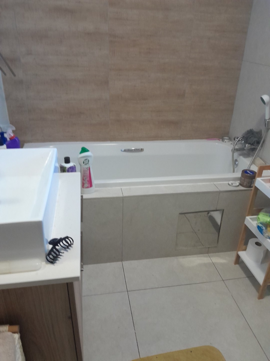 1 Bedroom Property for Sale in Founders Hill Gauteng