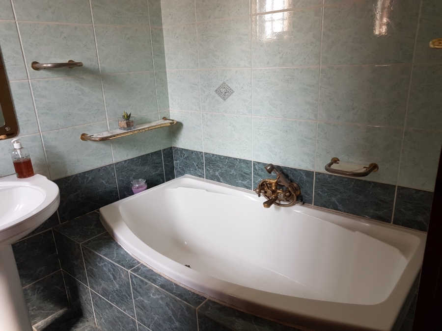5 Bedroom Property for Sale in Kensington Gauteng