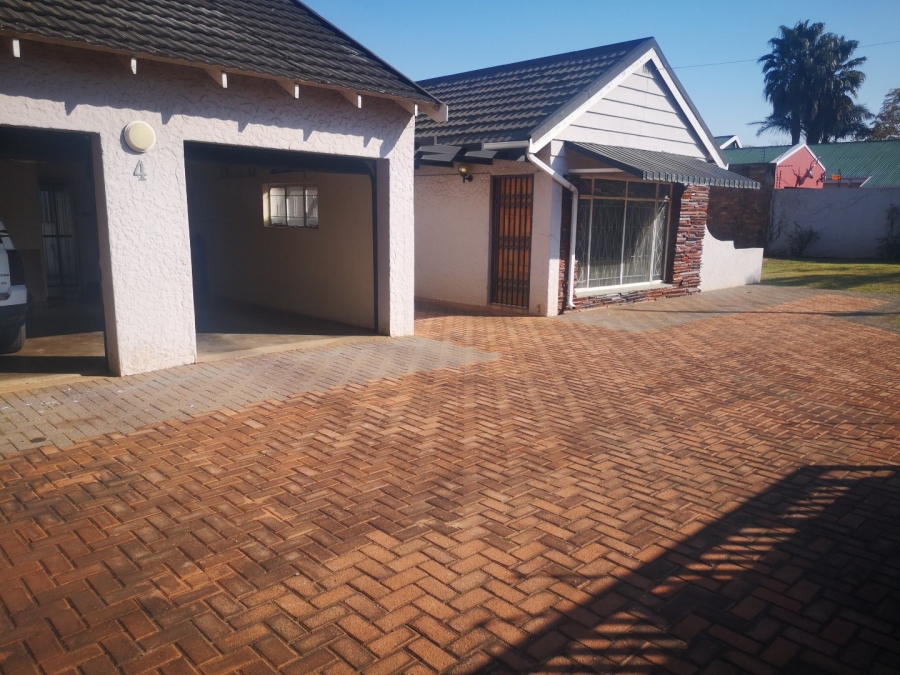 3 Bedroom Property for Sale in Wychwood Gauteng