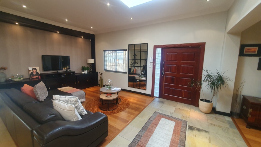 5 Bedroom Property for Sale in Kensington Gauteng