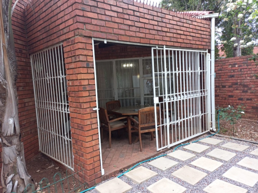 2 Bedroom Property for Sale in Cyrildene Gauteng