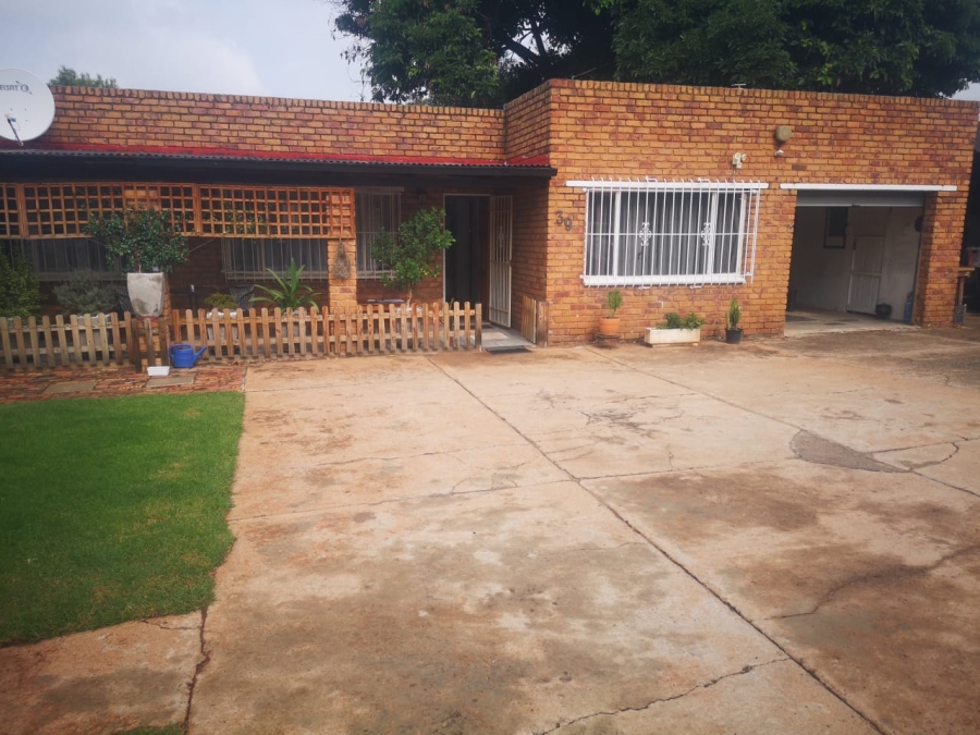 6 Bedroom Property for Sale in Primrose Hill Gauteng
