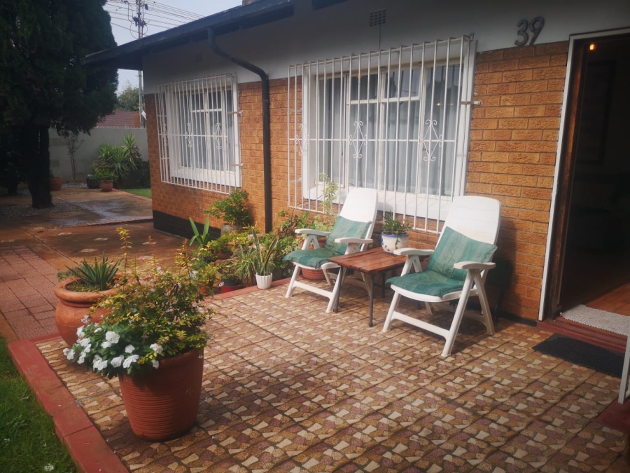 6 Bedroom Property for Sale in Primrose Hill Gauteng