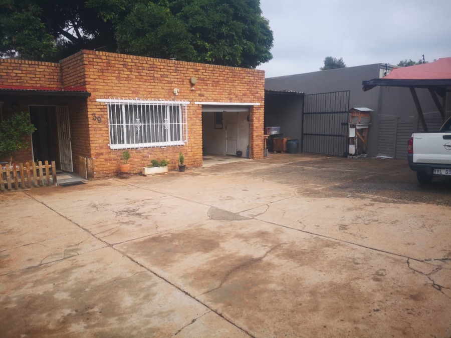 6 Bedroom Property for Sale in Primrose Hill Gauteng