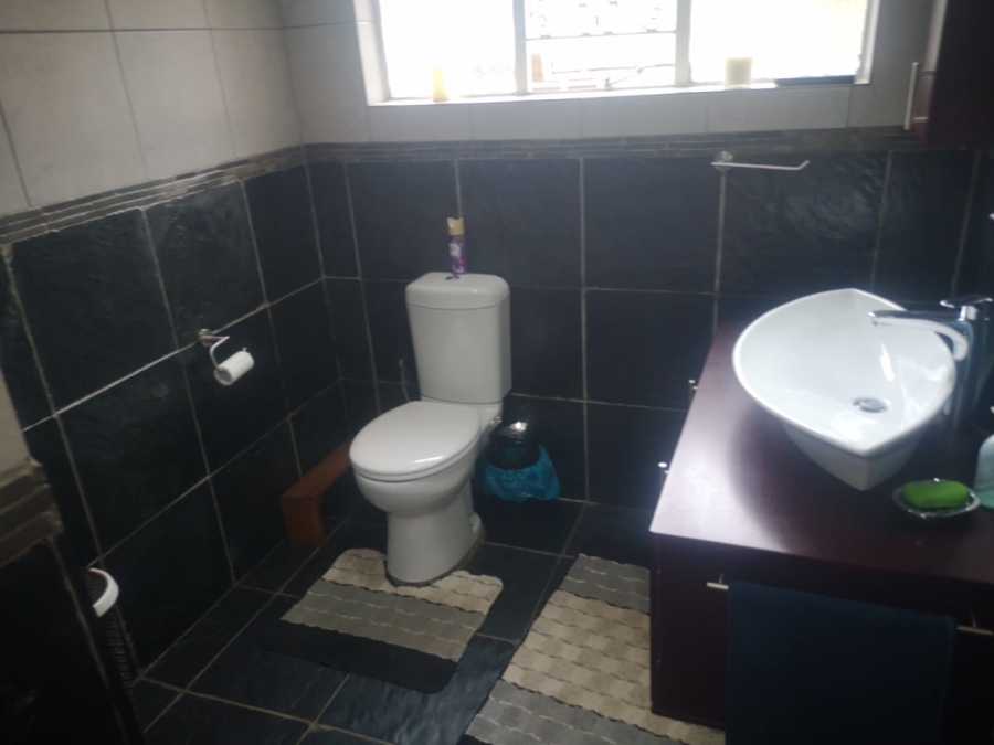 6 Bedroom Property for Sale in Primrose Hill Gauteng