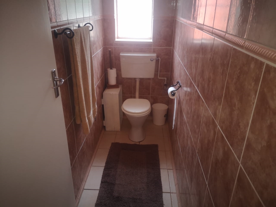 6 Bedroom Property for Sale in Primrose Hill Gauteng