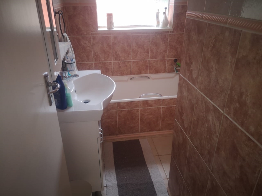 6 Bedroom Property for Sale in Primrose Hill Gauteng