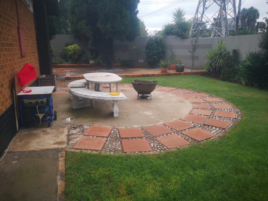 6 Bedroom Property for Sale in Primrose Hill Gauteng