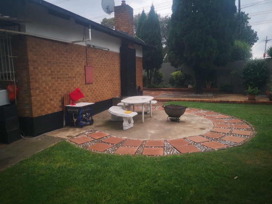 6 Bedroom Property for Sale in Primrose Hill Gauteng