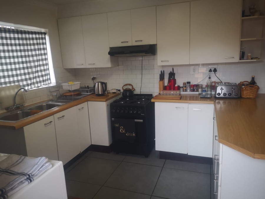 6 Bedroom Property for Sale in Primrose Hill Gauteng