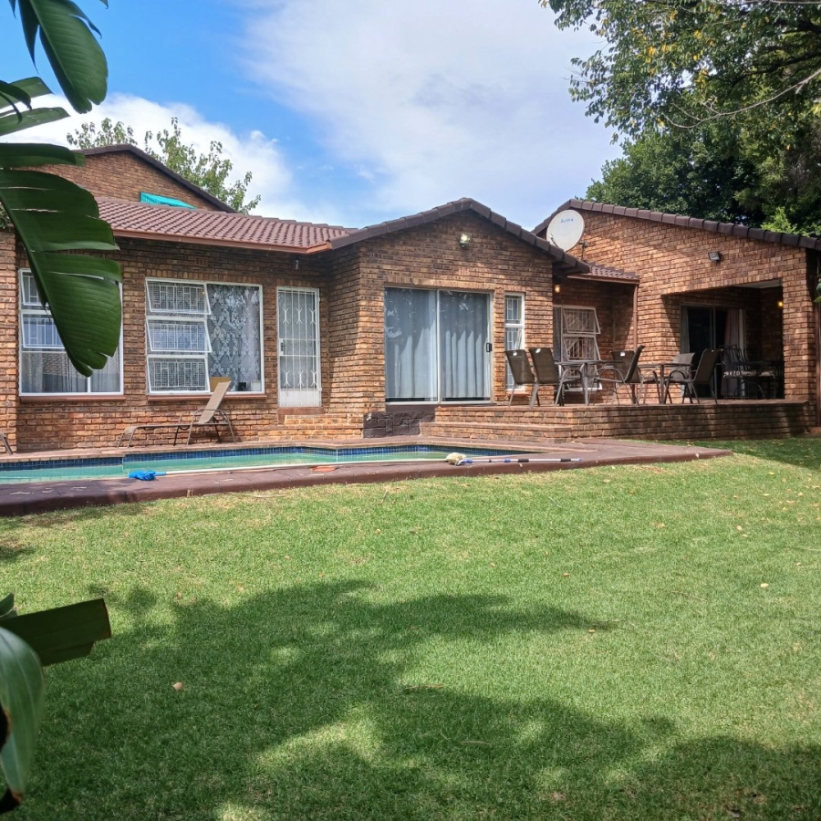 4 Bedroom Property for Sale in Edenvale Central Gauteng