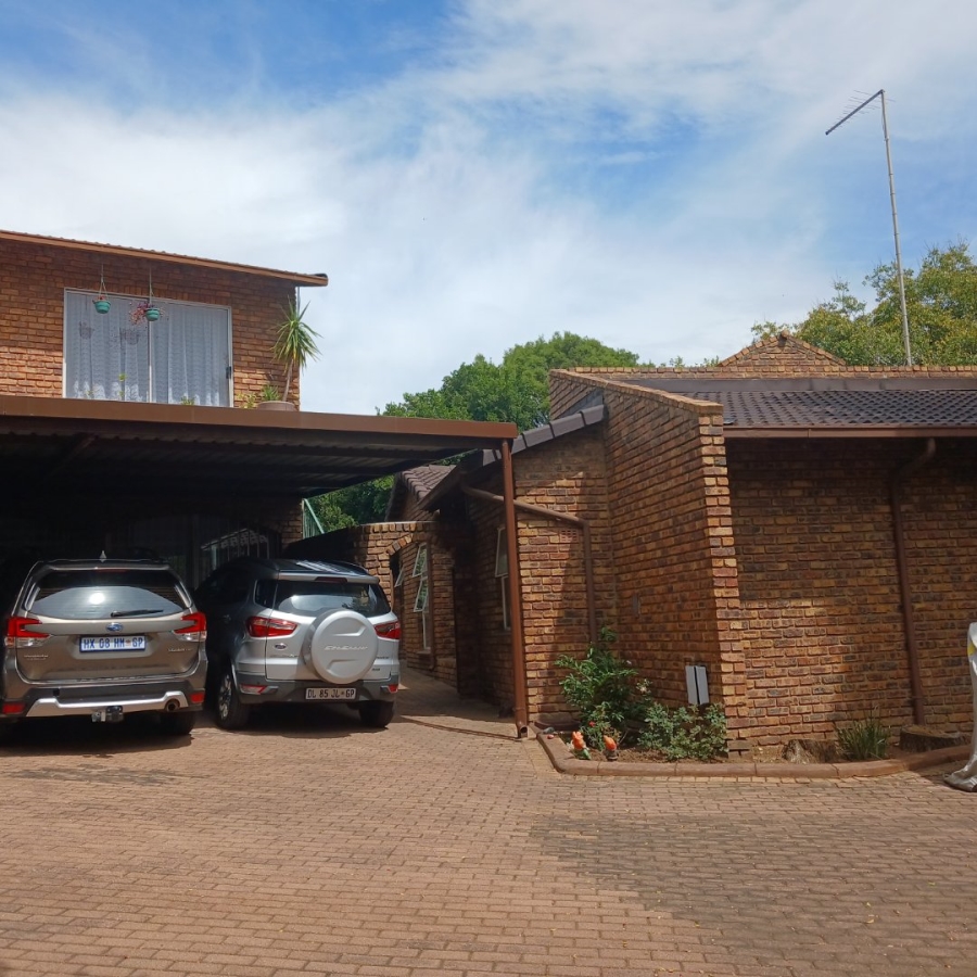 4 Bedroom Property for Sale in Edenvale Central Gauteng