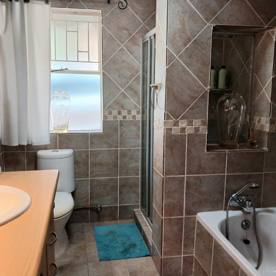 4 Bedroom Property for Sale in Edenvale Central Gauteng