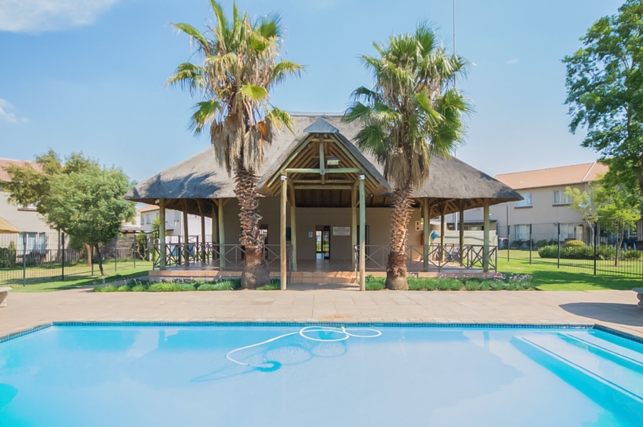 2 Bedroom Property for Sale in Greenstone Hill Gauteng