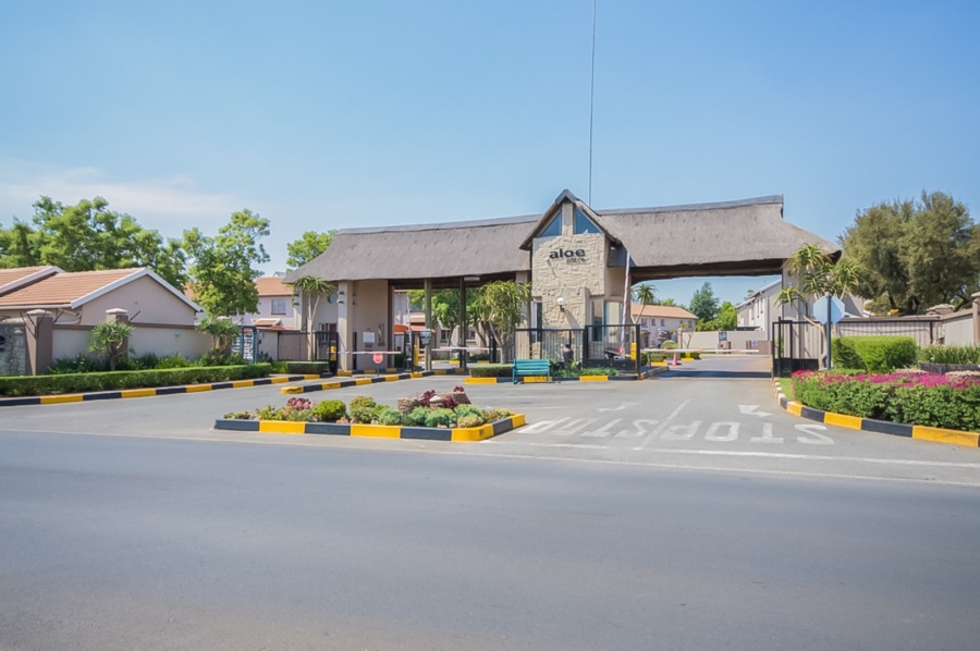 2 Bedroom Property for Sale in Greenstone Hill Gauteng