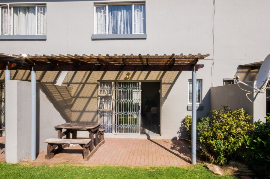 2 Bedroom Property for Sale in Greenstone Hill Gauteng