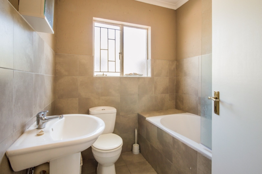 2 Bedroom Property for Sale in Greenstone Hill Gauteng
