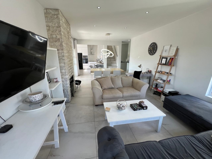 2 Bedroom Property for Sale in Greenstone Hill Gauteng