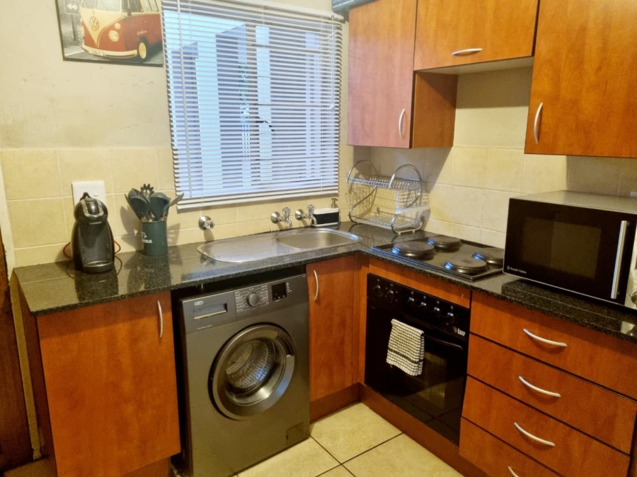 To Let 1 Bedroom Property for Rent in Klippoortje Gauteng