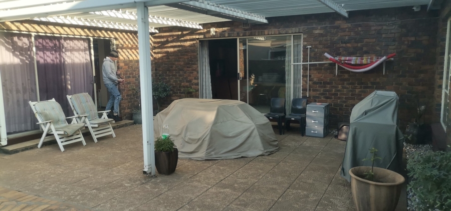 3 Bedroom Property for Sale in Sunward Park Gauteng