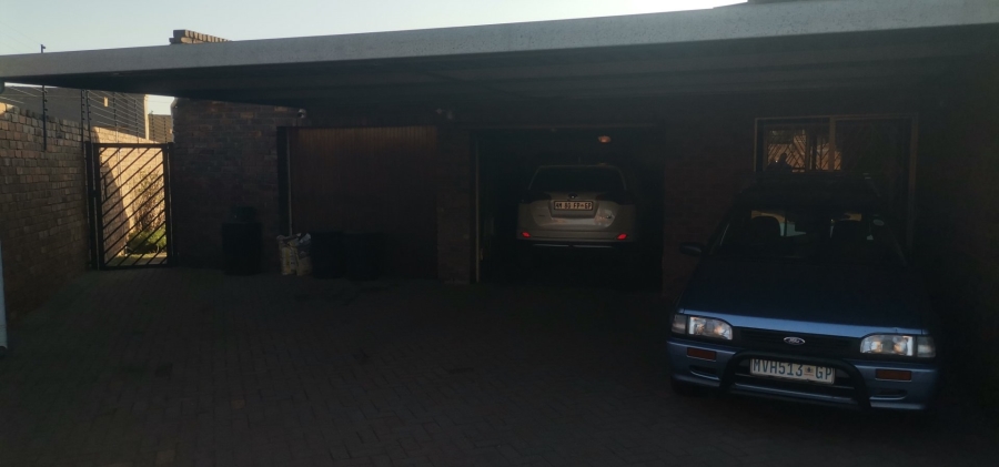 3 Bedroom Property for Sale in Sunward Park Gauteng