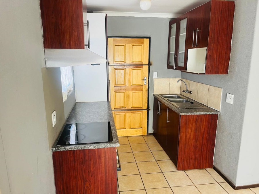 To Let 2 Bedroom Property for Rent in Protea Glen Gauteng